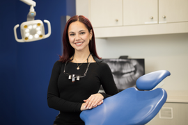 L'étudiante Blanka Moreno, présidente de Dentraide, en clinique.